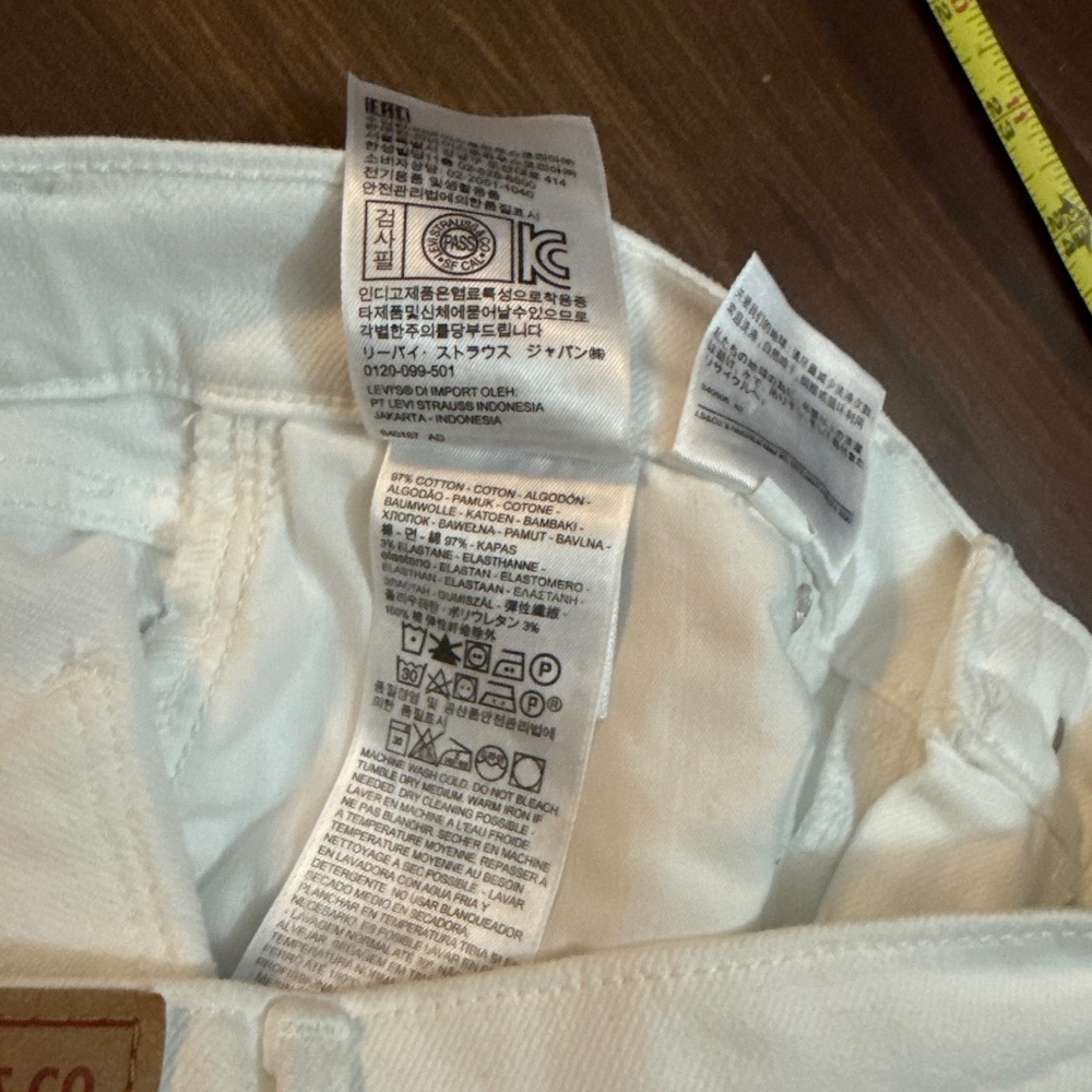 LEVI’S Women’s 505 Straight White Jeans Size 28 - Picture 9 of 9